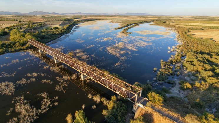 El Puente de Hierro de Peralvillo: Historia, Naturaleza y Vía Verde sobre el Guadiana