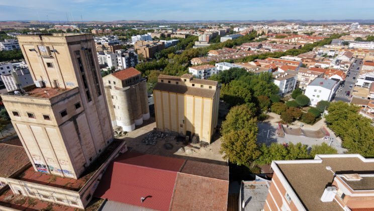 Volando el Silo de Ciudad Real ¿sabías que mide casi 40 metros?