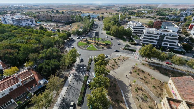 Rotonda del Cubato (Ciudad Real): El monumento al ferrocarril desde el aire